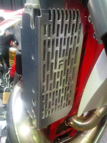 RADIATOR GUARDS ALLOY XTRAINER MY15>