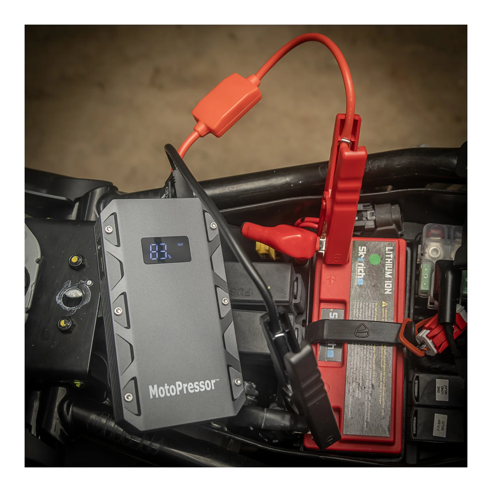 Rocky Creek MotoPressor Jump Starter 500AMP (UN3481) - Image 6