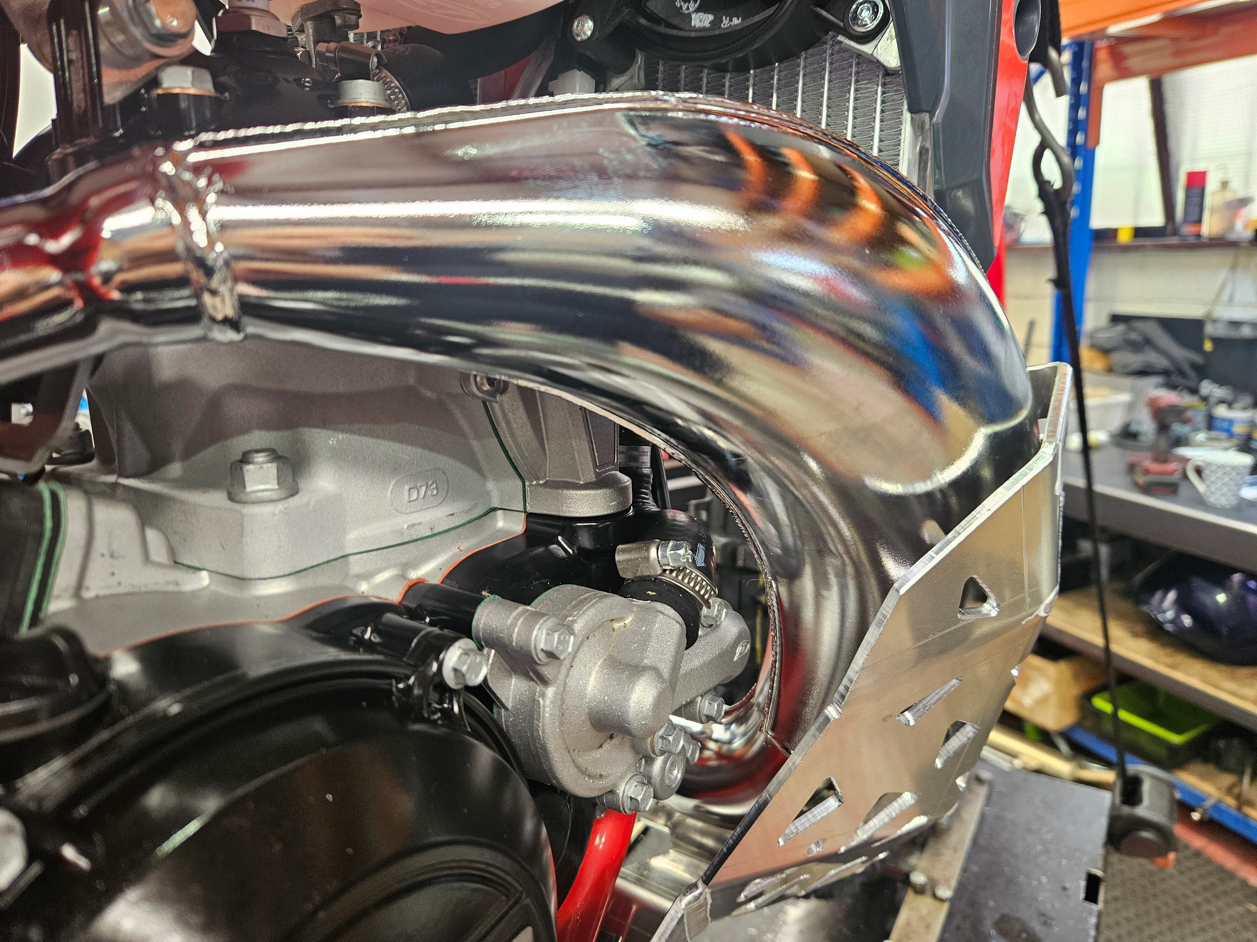 Skid plate with exhaust pipe guard and plastic bottom for Beta Xtrainer 2025 - Image 15