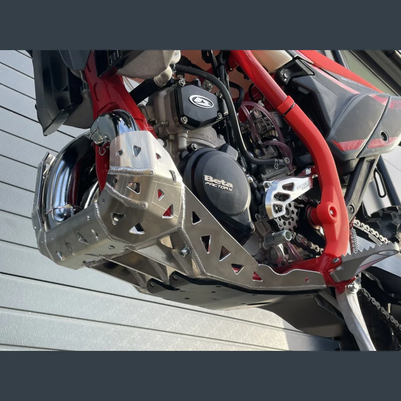 Skid plate with exhaust pipe guard and plastic bottom for Beta Xtrainer 2025 - Image 4