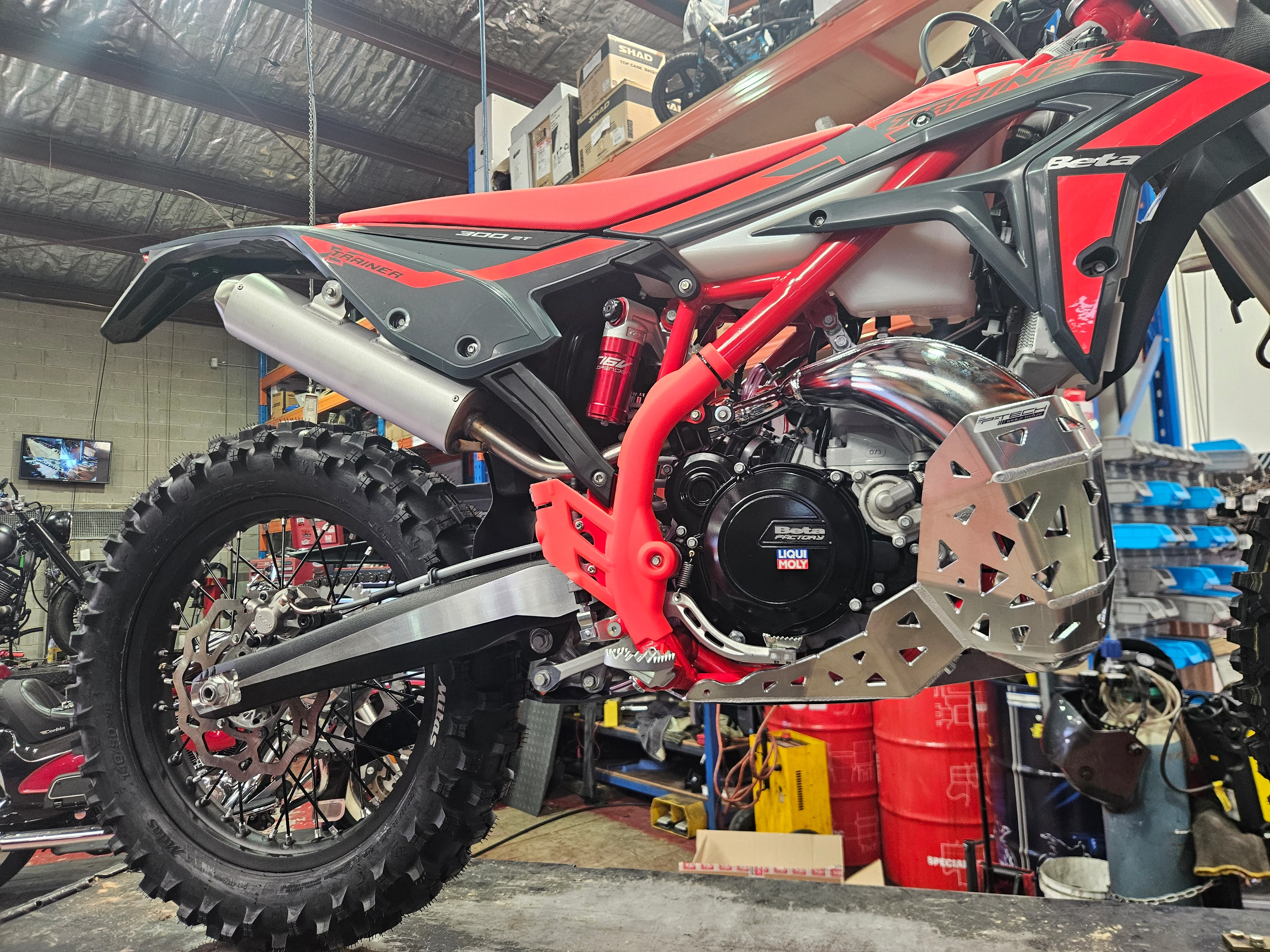 Skid plate with exhaust pipe guard and plastic bottom for Beta Xtrainer 2025 - Image 8